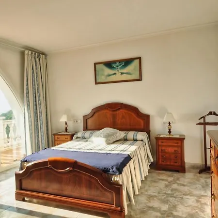 Sleeps 7 With Pool And Wifi