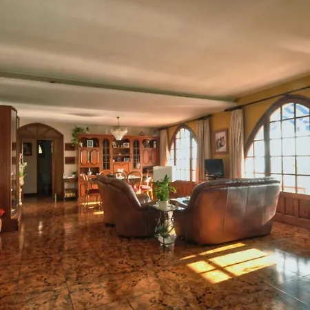 Sleeps 7 With Pool And Wifi