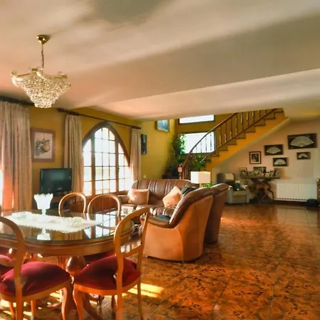 Sleeps 7 With Pool And Wifi Villa Lloret de Mar