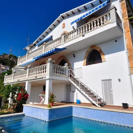Sleeps 7 With Pool And Wifi