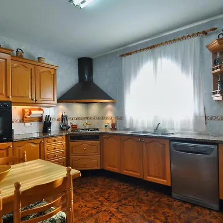 Vila Sleeps 7 With Pool And Wifi